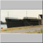 Bauxite barges (1994).JPG